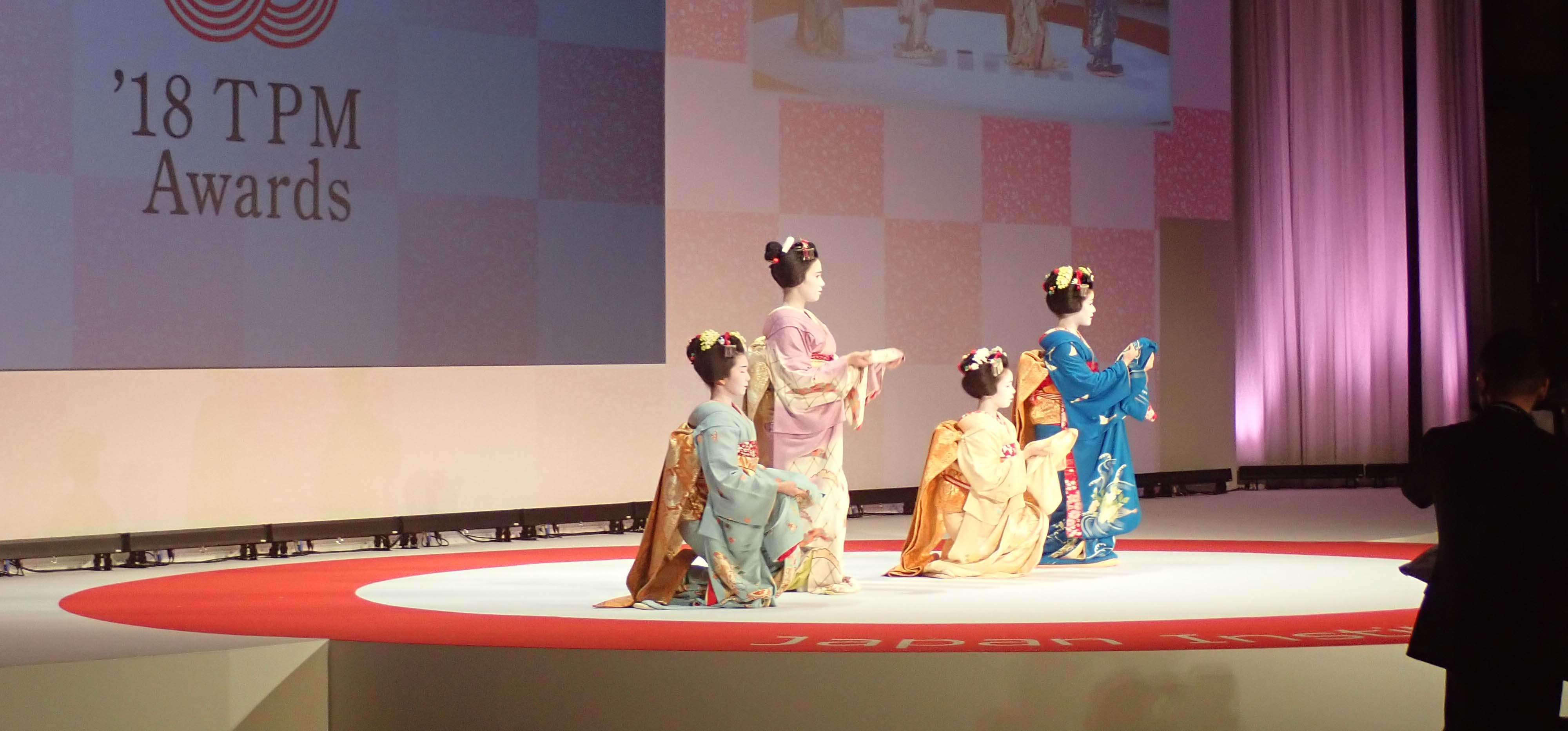 japanese geisha dancing